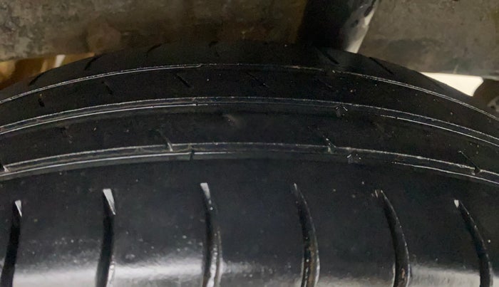 2016 Renault Kwid RXL, Petrol, Manual, 1,11,165 km, Left Rear Tyre Tread