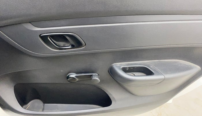 2016 Renault Kwid RXL, Petrol, Manual, 1,11,165 km, Driver Side Door Panels Control