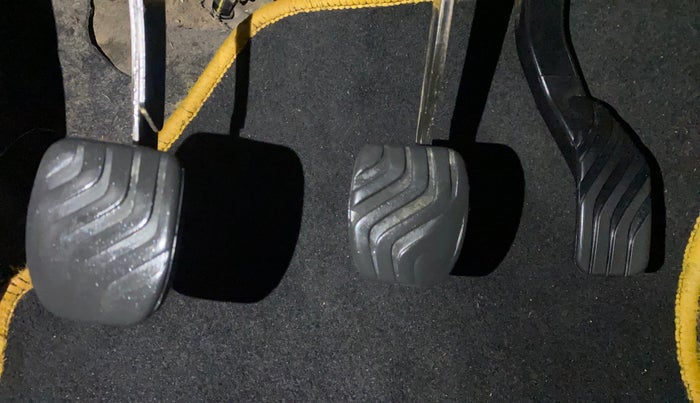 2016 Renault Kwid RXL, Petrol, Manual, 1,11,165 km, Pedals