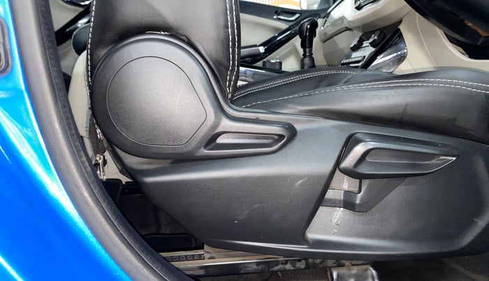 2020 Tata NEXON XZ PLUS (O) PETROL DUAL TONE, Petrol, Manual, 61,167 km, Driver Side Adjustment Panel