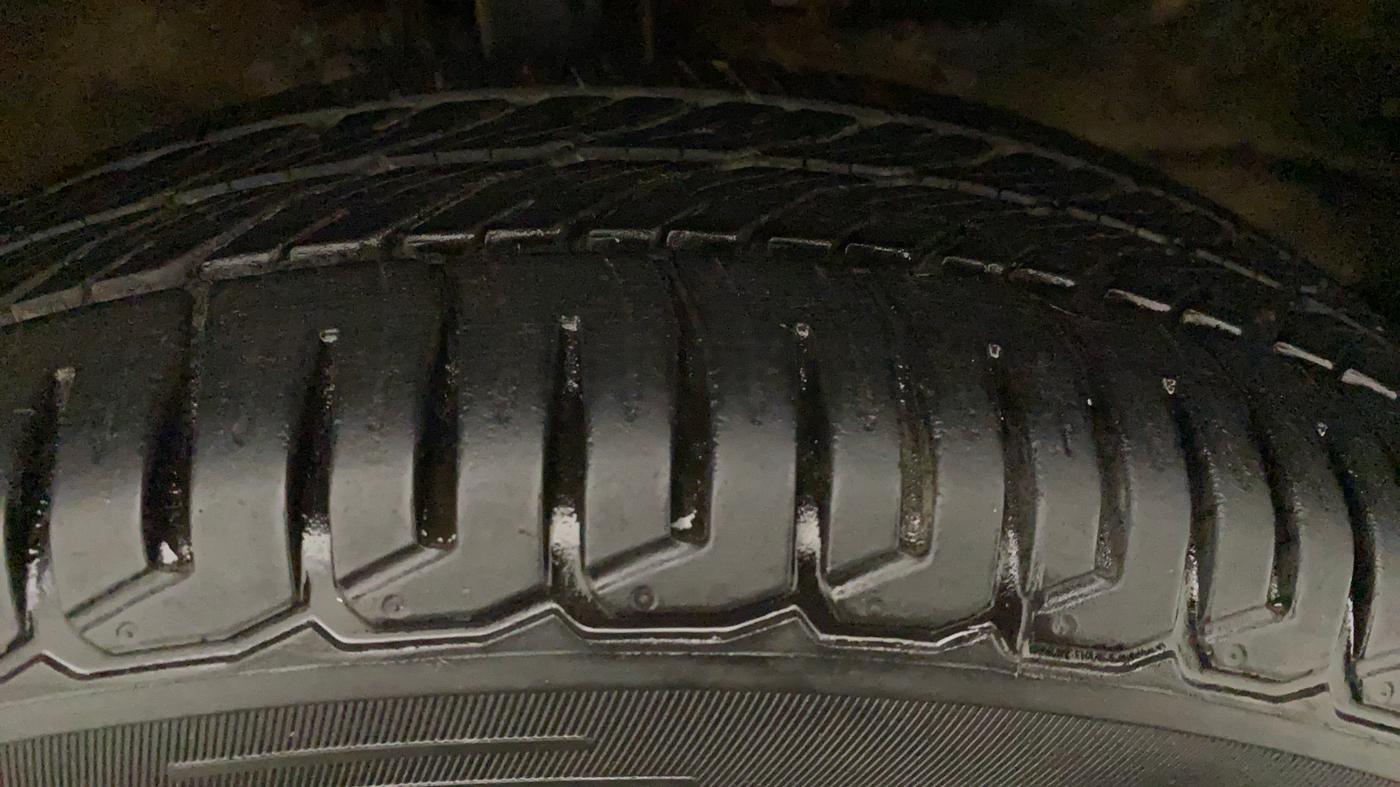 2015 Maruti Wagon R 1.0 VXI, Petrol, Manual, 43,363 km, Right Front Tyre Tread