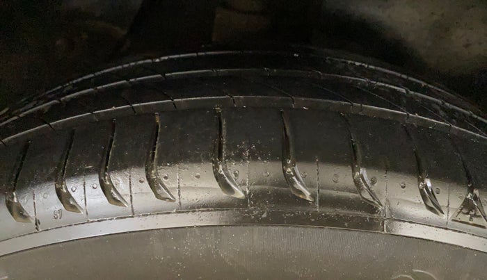 2017 Hyundai Creta SX PLUS AT 1.6 PETROL, Petrol, Automatic, 74,242 km, Right Rear Tyre Tread