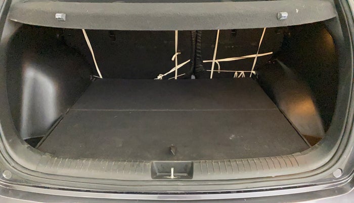 2017 Hyundai Creta SX PLUS AT 1.6 PETROL, Petrol, Automatic, 74,242 km, Boot Inside