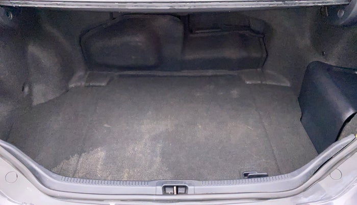 2015 Toyota Camry HYBRID AT, Petrol, Automatic, 1,52,145 km, Boot Inside