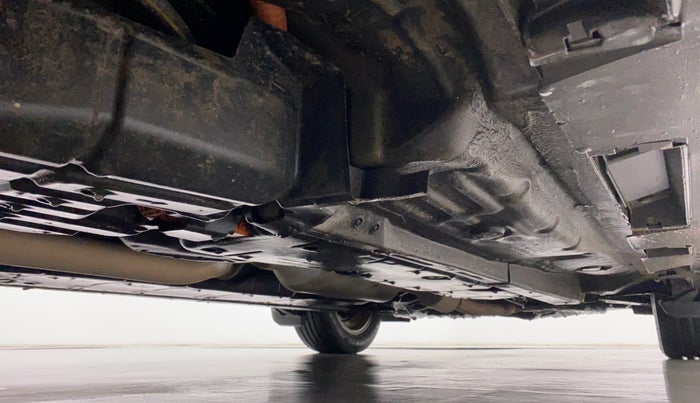 2015 Toyota Camry HYBRID AT, Petrol, Automatic, 1,52,145 km, Right Side Underbody