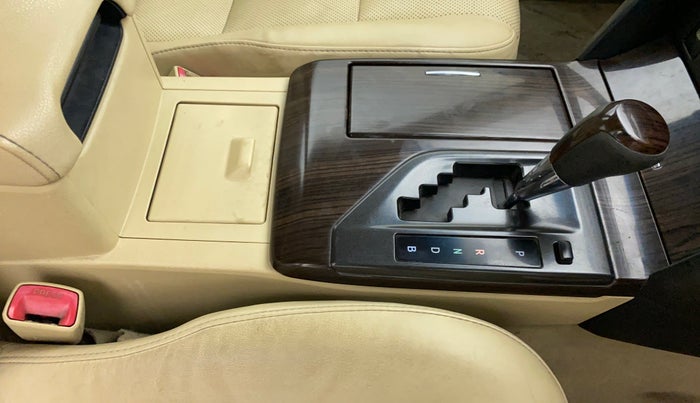 2015 Toyota Camry HYBRID AT, Petrol, Automatic, 1,52,145 km, Gear Lever