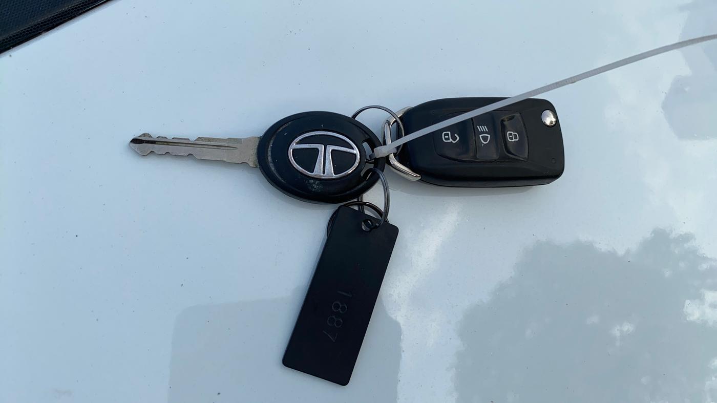 2018 Tata Tiago XZ PETROL, Petrol, Manual, 61,943 km, Key Close Up