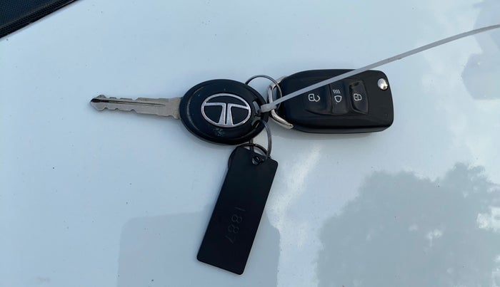 2018 Tata Tiago XZ PETROL, Petrol, Manual, 61,943 km, Key Close Up