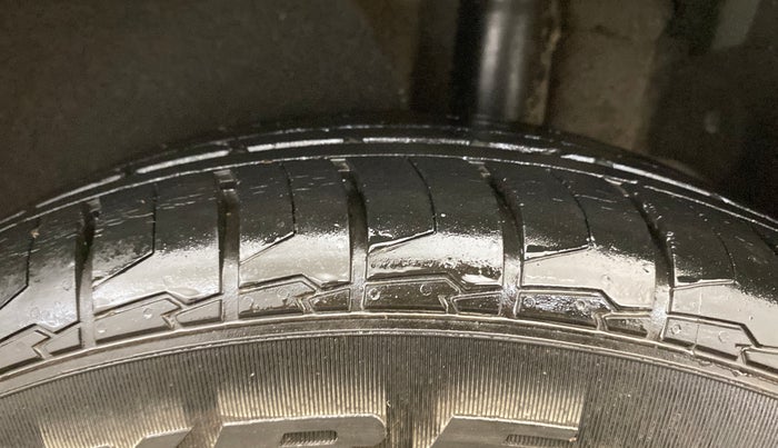 2022 KIA CARENS PRESTIGE 1.5 PETROL 7 STR, CNG, Manual, 14,845 km, Left Rear Tyre Tread