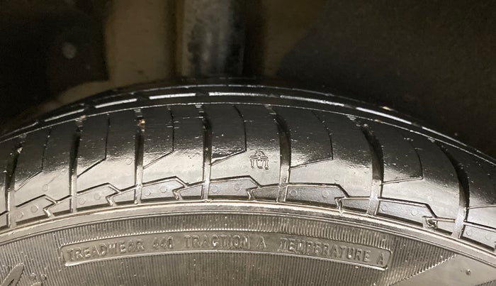 2022 KIA CARENS PRESTIGE 1.5 PETROL 7 STR, CNG, Manual, 14,845 km, Right Rear Tyre Tread