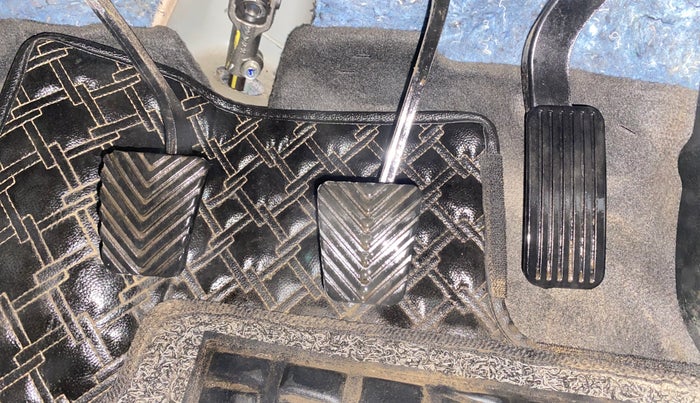 2022 KIA CARENS PRESTIGE 1.5 PETROL 7 STR, CNG, Manual, 14,845 km, Pedals