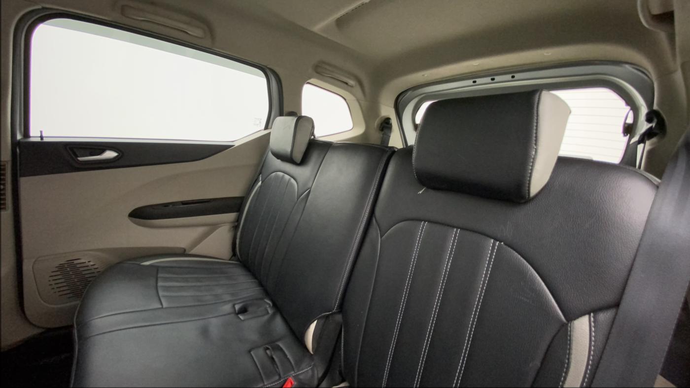 2019 Renault TRIBER RXZ, Petrol, Manual, 35,996 km, Right Side Rear Door Cabin