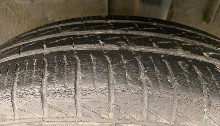2019 Renault TRIBER RXZ, Petrol, Manual, 35,996 km, Left Rear Tyre Tread