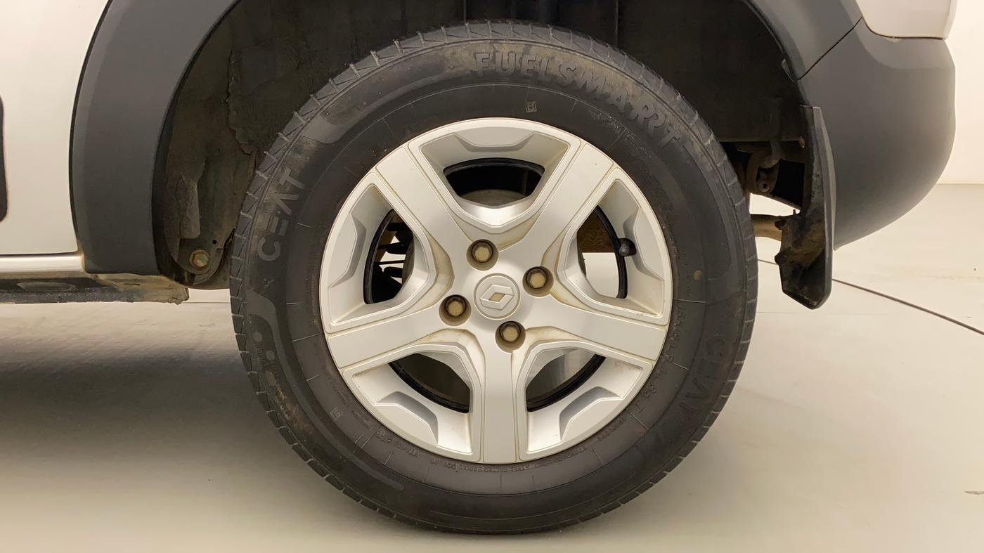 2019 Renault TRIBER RXZ, Petrol, Manual, 35,996 km, Left Rear Wheel
