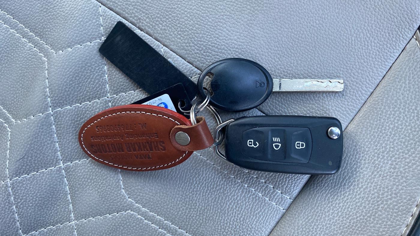 2024 Tata TIGOR XZ CNG, CNG, Manual, 17,640 km, Key Close Up