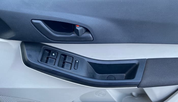2024 Tata TIGOR XZ CNG, CNG, Manual, 17,640 km, Driver Side Door Panels Control