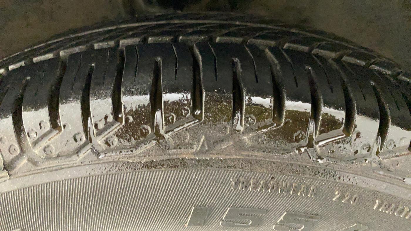 2011 Hyundai i10 MAGNA 1.2, Petrol, Manual, 45,796 km, Left Front Tyre Tread