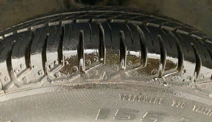 2011 Hyundai i10 MAGNA 1.2, Petrol, Manual, 45,796 km, Left Front Tyre Tread