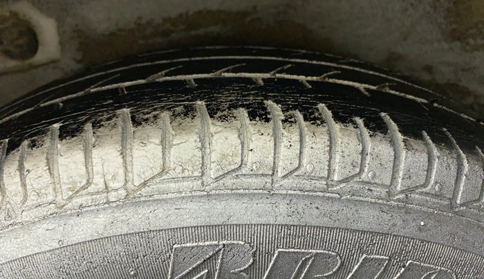 2011 Hyundai i10 MAGNA 1.2, Petrol, Manual, 45,796 km, Right Rear Tyre Tread