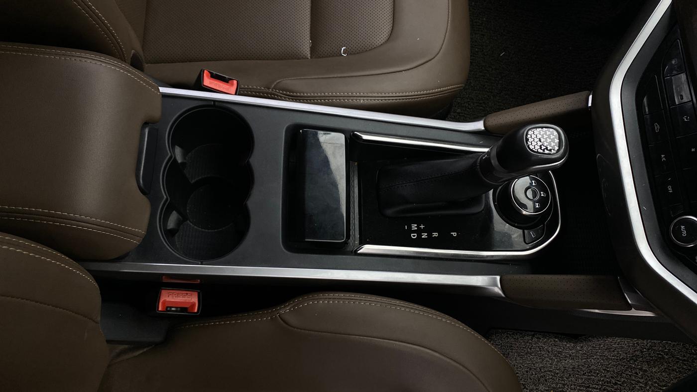2022 Tata Harrier XZA PLUS 2.0L DUAL TONE, Diesel, Automatic, 92,284 km, Gear Lever