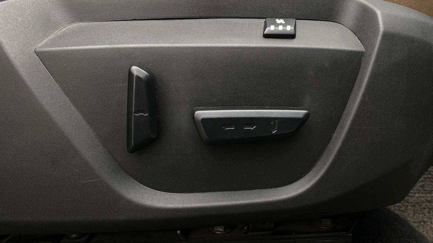 2022 Tata Harrier XZA PLUS 2.0L DUAL TONE, Diesel, Automatic, 92,284 km, Driver Side Adjustment Panel