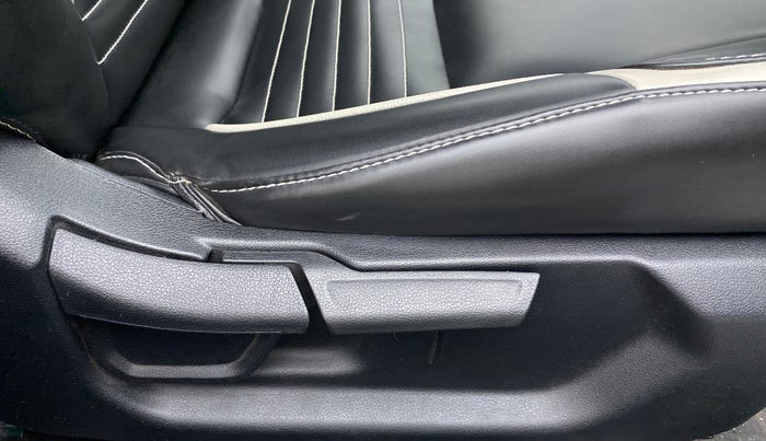 2022 Hyundai NEW I20 ASTA (O) 1.2 MT, Petrol, Manual, 19,783 km, Driver Side Adjustment Panel