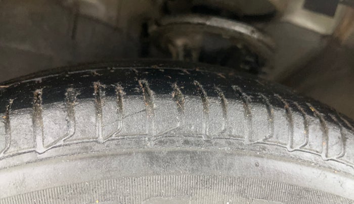 2014 Hyundai i10 MAGNA 1.1, Petrol, Manual, 65,308 km, Left Front Tyre Tread