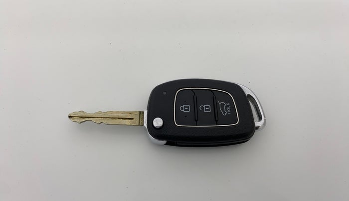 2021 Hyundai VENUE SX 1.0 TURBO IMT, Petrol, Manual, 38,017 km, Key Close Up