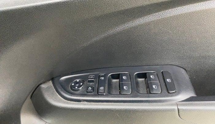 2021 Hyundai VENUE SX 1.0 TURBO IMT, Petrol, Manual, 38,017 km, Driver Side Door Panels Control