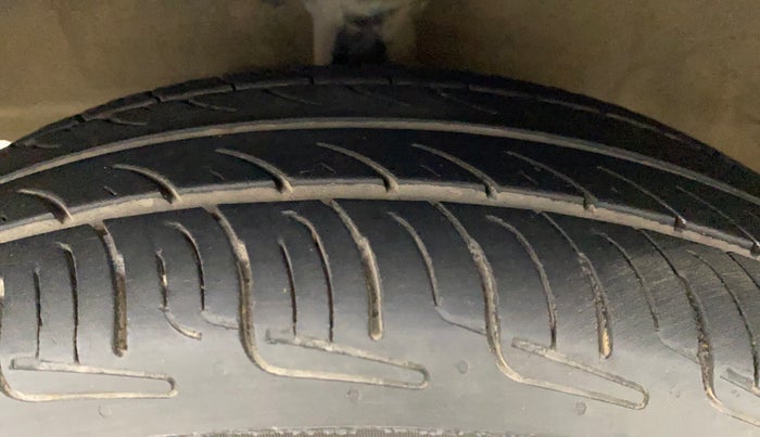 2013 Hyundai Eon ERA +, Petrol, Manual, 60,310 km, Left Front Tyre Tread
