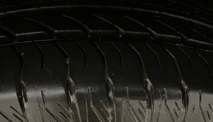 2024 Mahindra XUV700 AX 7 Luxury Pack Petrol AT 6 STR, Petrol, Automatic, 2,678 km, Left Front Tyre Tread