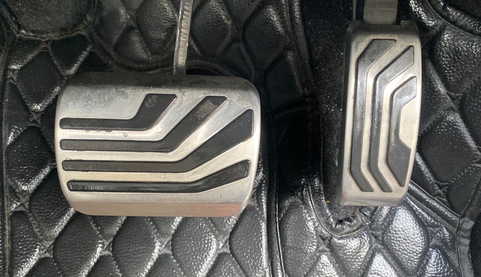 2024 Mahindra XUV700 AX 7 Luxury Pack Petrol AT 6 STR, Petrol, Automatic, 2,678 km, Pedals