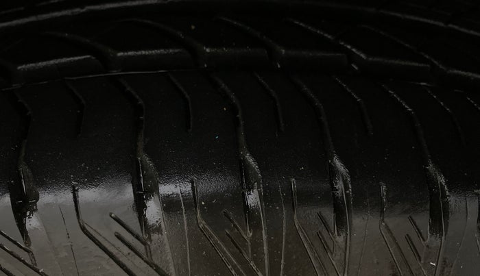 2024 Mahindra XUV700 AX 7 Luxury Pack Petrol AT 6 STR, Petrol, Automatic, 2,678 km, Right Front Tyre Tread