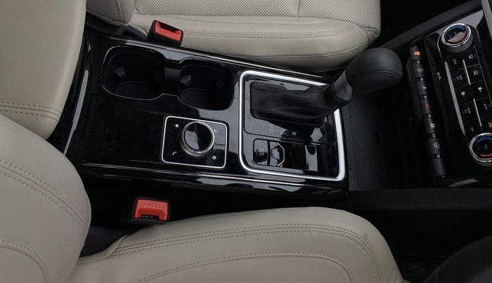 2024 Mahindra XUV700 AX 7 Luxury Pack Petrol AT 6 STR, Petrol, Automatic, 2,678 km, Gear Lever