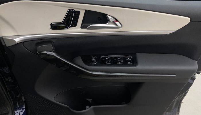 2024 Mahindra XUV700 AX 7 Luxury Pack Petrol AT 6 STR, Petrol, Automatic, 2,678 km, Driver Side Door Panels Control