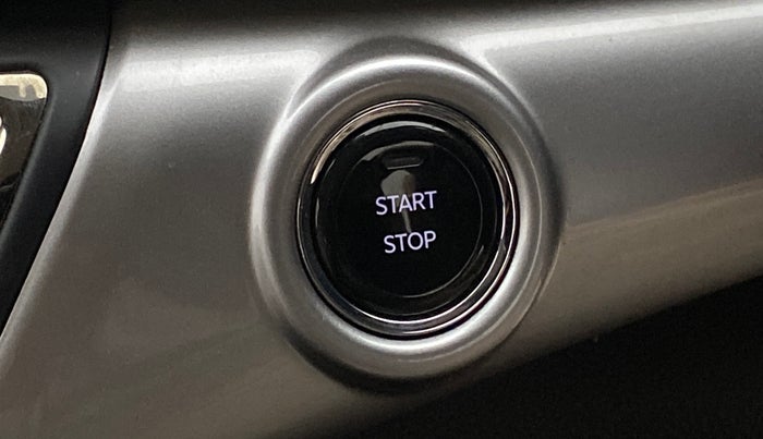 2024 Mahindra XUV700 AX 7 Luxury Pack Petrol AT 6 STR, Petrol, Automatic, 2,678 km, Keyless Start/ Stop Button