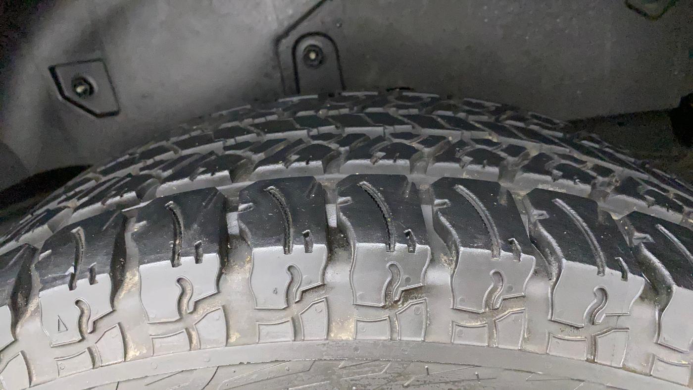 2021 Mahindra Thar LX D 4WD AT CONVERTIBLE, Diesel, Automatic, 8,196 km, Left Rear Tyre Tread
