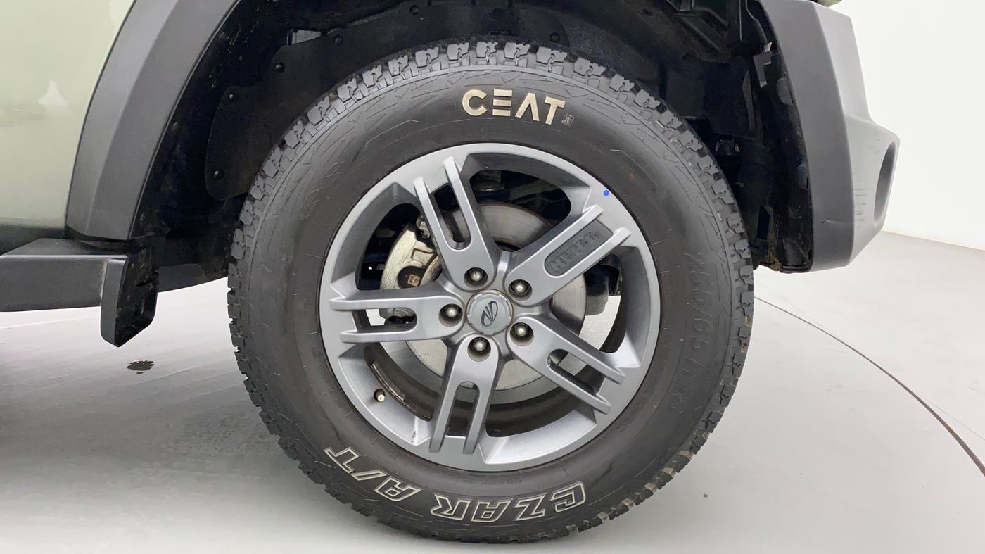 2021 Mahindra Thar LX D 4WD AT CONVERTIBLE, Diesel, Automatic, 8,196 km, Right Front Wheel