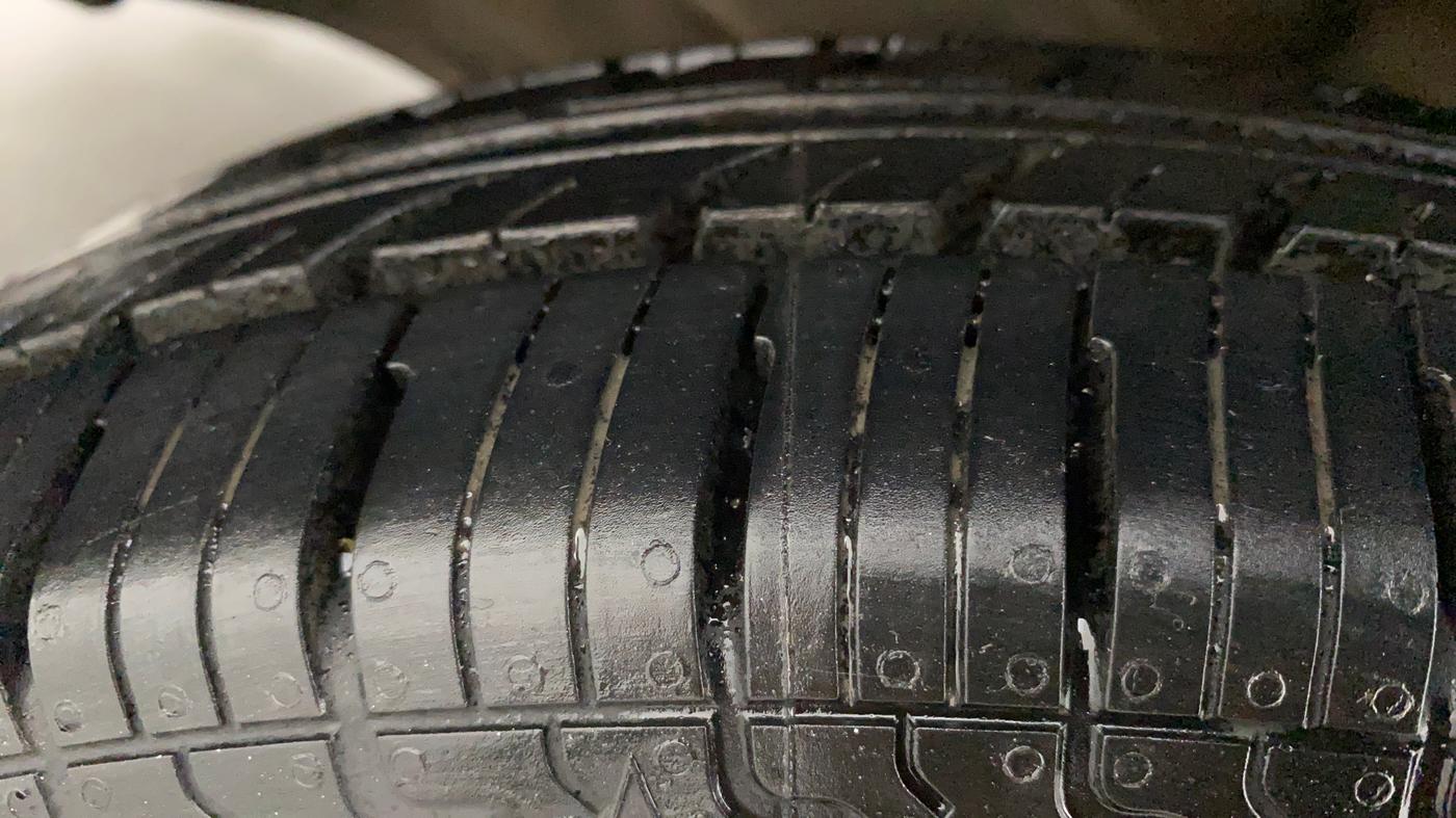 2017 Maruti Wagon R 1.0 LXI CNG, CNG, Manual, 70,007 km, Left Front Tyre Tread