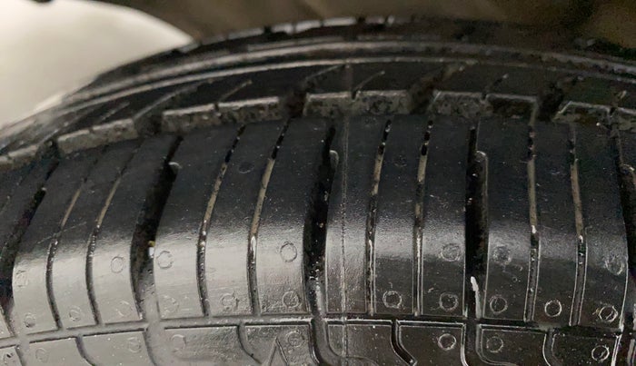 2017 Maruti Wagon R 1.0 LXI CNG, CNG, Manual, 70,007 km, Left Front Tyre Tread