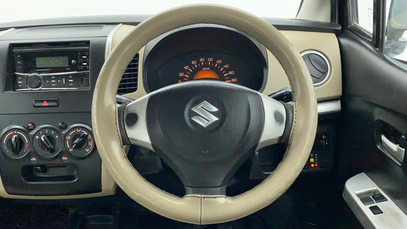 2017 Maruti Wagon R 1.0 LXI CNG, CNG, Manual, 70,007 km, Steering Wheel Close Up