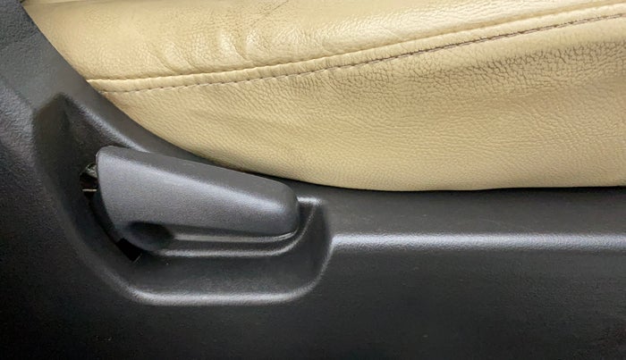 2017 Maruti Wagon R 1.0 LXI CNG, CNG, Manual, 70,007 km, Driver Side Adjustment Panel