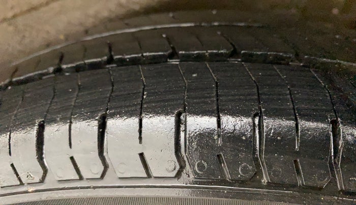2017 Maruti Wagon R 1.0 LXI CNG, CNG, Manual, 70,007 km, Left Rear Tyre Tread