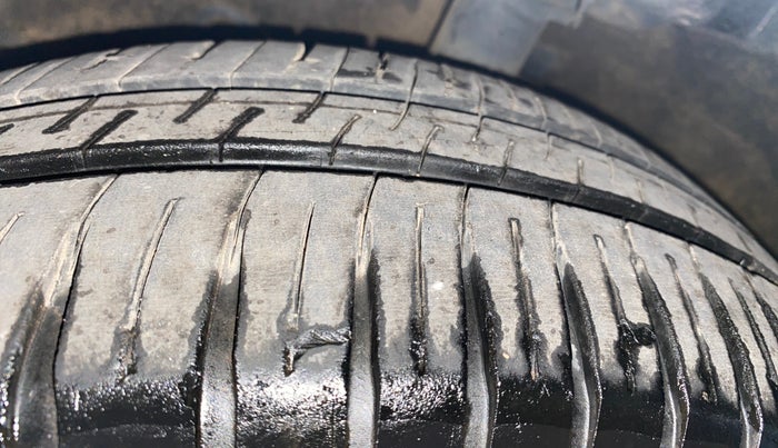2014 Hyundai Xcent S 1.2, Petrol, Manual, 72,265 km, Left Front Tyre Tread