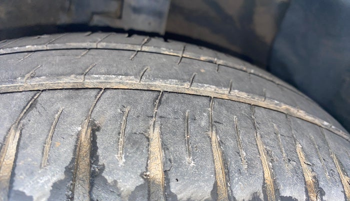 2014 Hyundai Xcent S 1.2, Petrol, Manual, 72,265 km, Right Front Tyre Tread