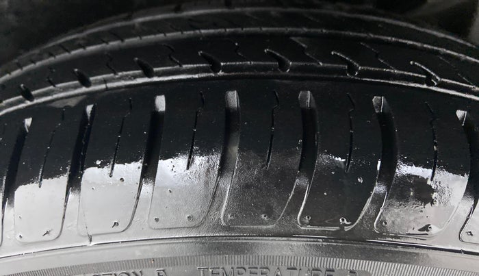 2018 Maruti Dzire VDI, Diesel, Manual, 64,722 km, Left Rear Tyre Tread