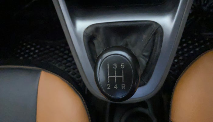 2014 Hyundai i10 MAGNA 1.1, Petrol, Manual, 33,275 km, Gear Lever