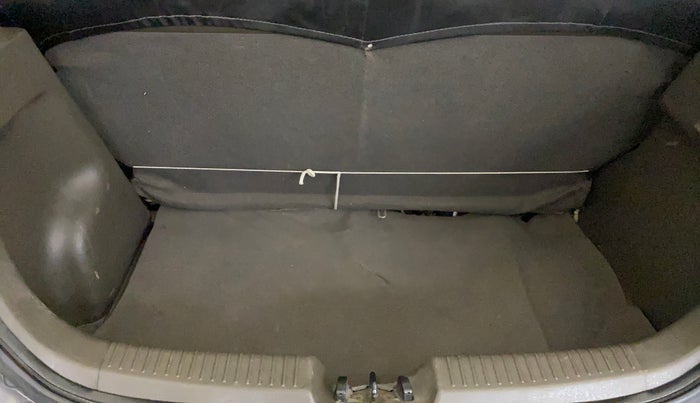 2014 Hyundai i10 MAGNA 1.1, Petrol, Manual, 33,275 km, Boot Inside