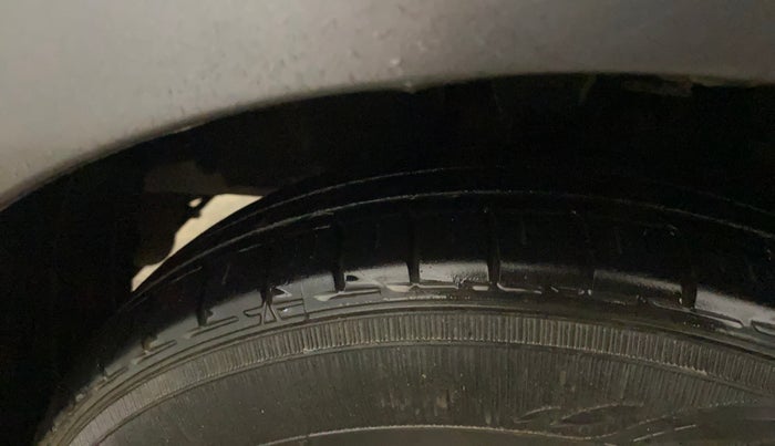 2014 Hyundai i10 MAGNA 1.1, Petrol, Manual, 33,275 km, Left Front Tyre Tread