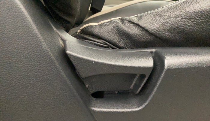 2019 Mahindra XUV300 W6 1.2 PETROL, Petrol, Manual, 72,860 km, Driver Side Adjustment Panel